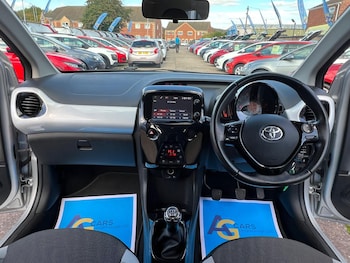Used Toyota AYGO 2018 for sale - 76001828: Photo 2
