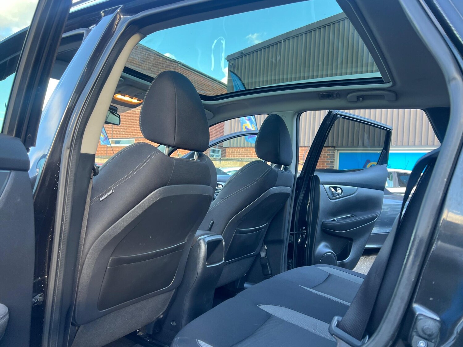 Used Nissan Qashqai 2017 for sale - 76370555: Photo 40