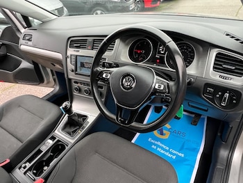 Used Volkswagen Golf 2016 for sale - 76997313: Photo