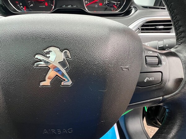 Used Peugeot 208 2015 for sale - 76283879: Photo 26