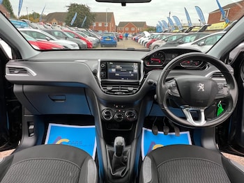 Used Peugeot 208 2015 for sale - 76283879: Photo