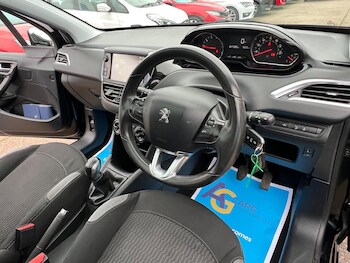 Used Peugeot 208 2015 for sale - 76283879: Photo