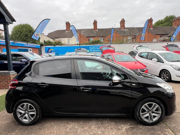 Used Peugeot 208 2015 for sale - 76283879: Photo 40