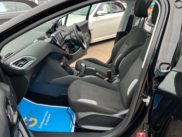Used Peugeot 208 2015 for sale - 76283879: Photo 4