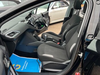 Used Peugeot 208 2015 for sale - 76283879: Photo