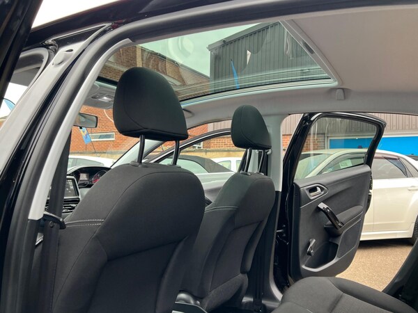 Used Peugeot 208 2015 for sale - 76283879: Photo 6
