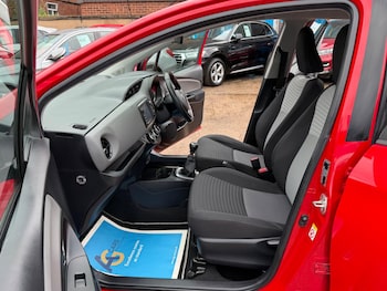 Used Toyota Yaris 2018 for sale - 78783666: Photo