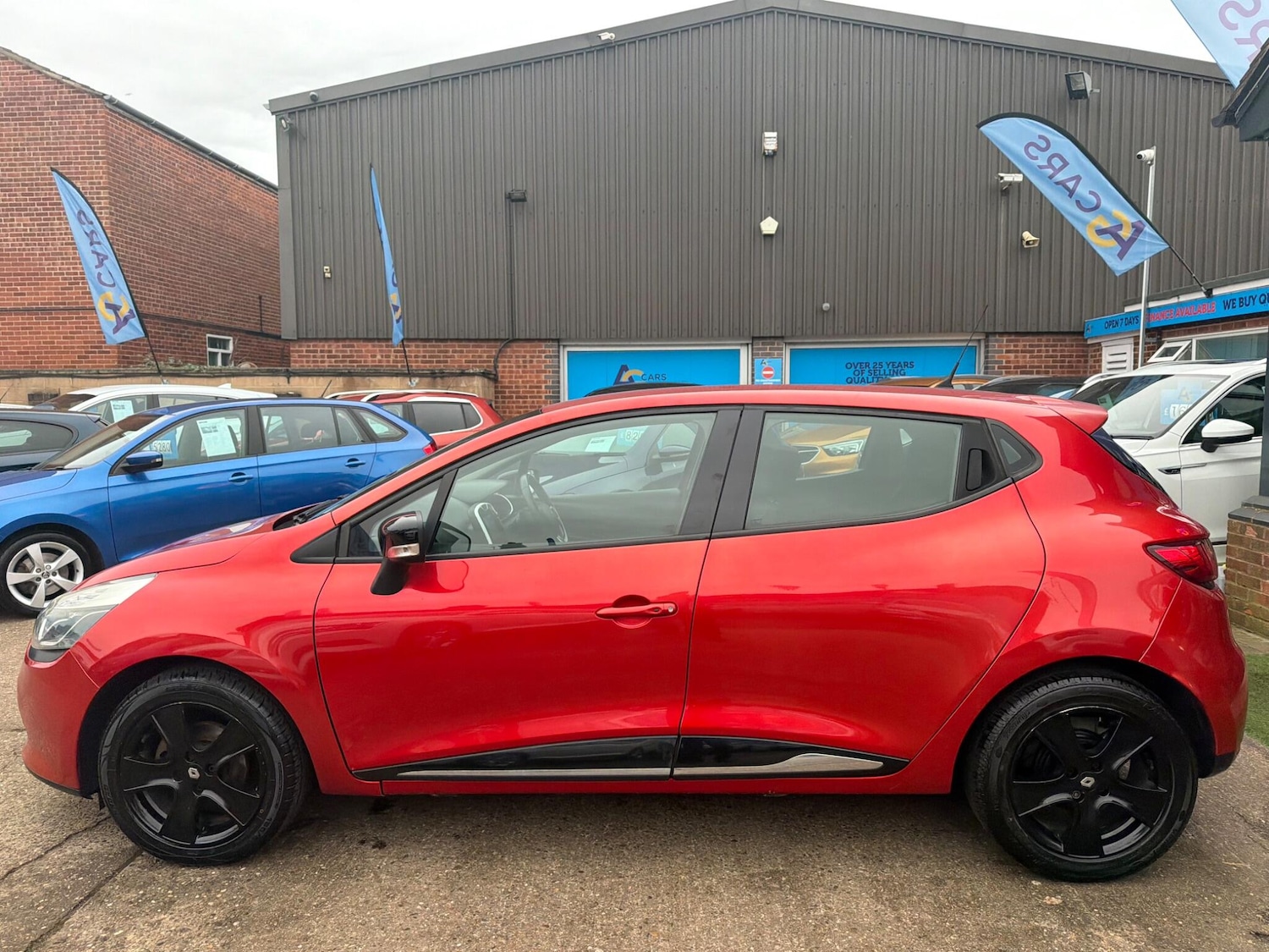 Used Renault Clio 2015 for sale - 77537338: Photo 32