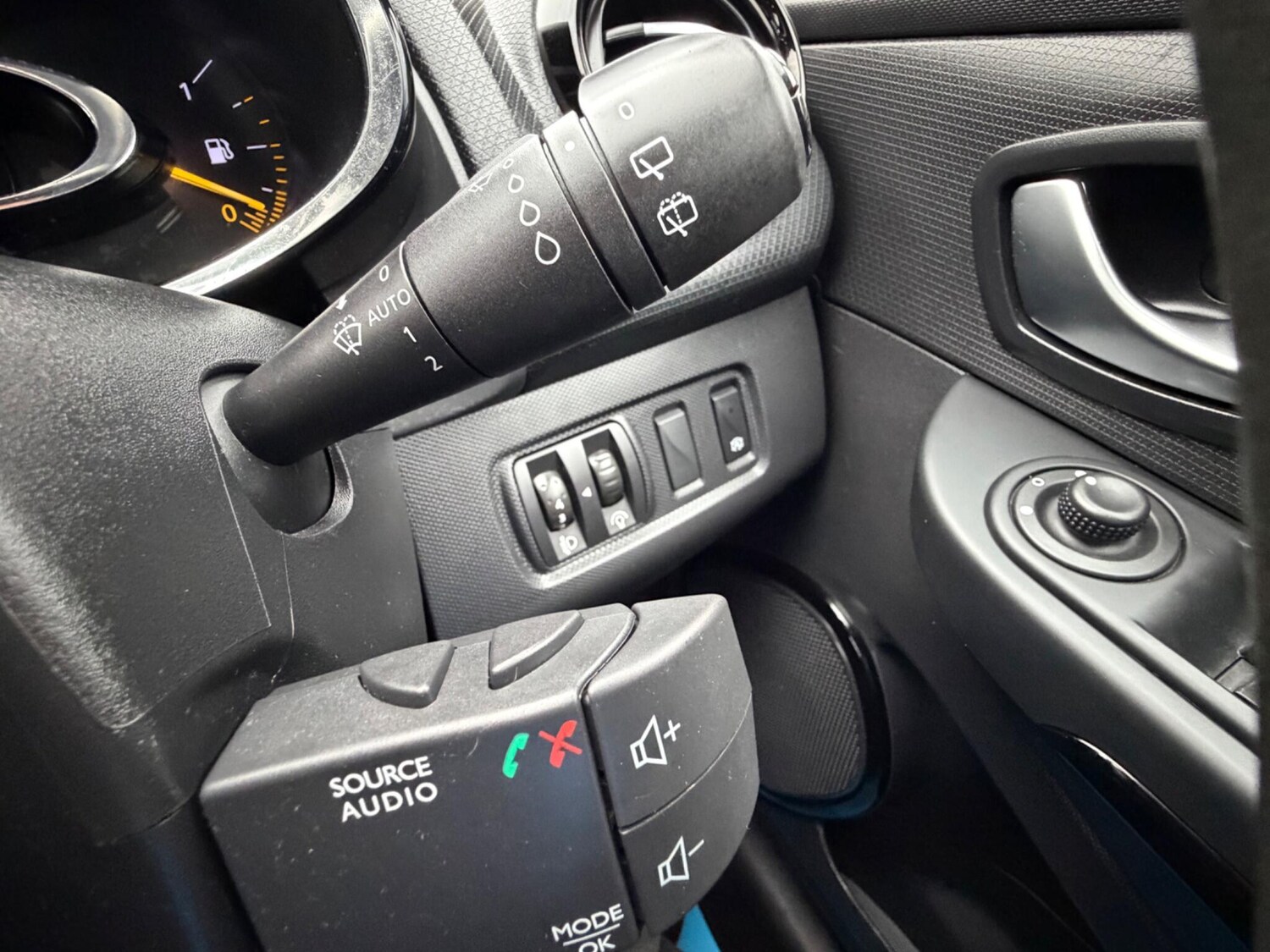 Used Renault Clio 2015 for sale - 77537338: Photo 63