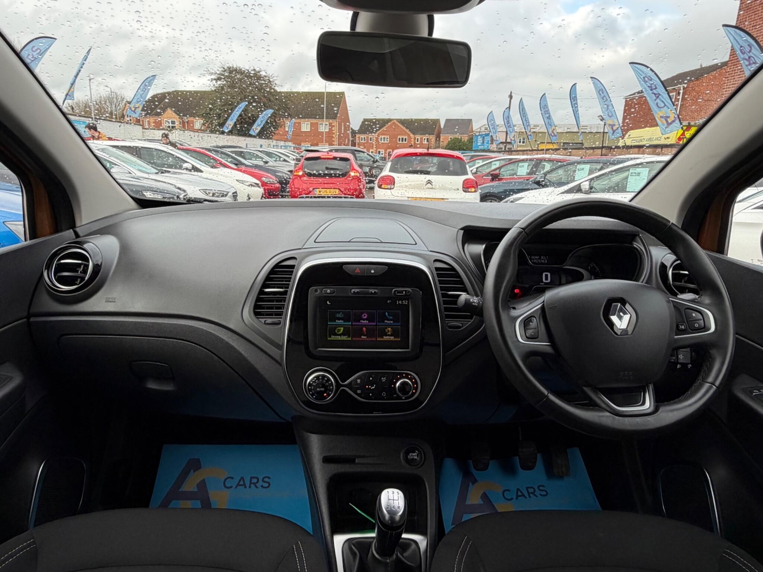 Used Renault Captur for sale - 77737843: Photo 2