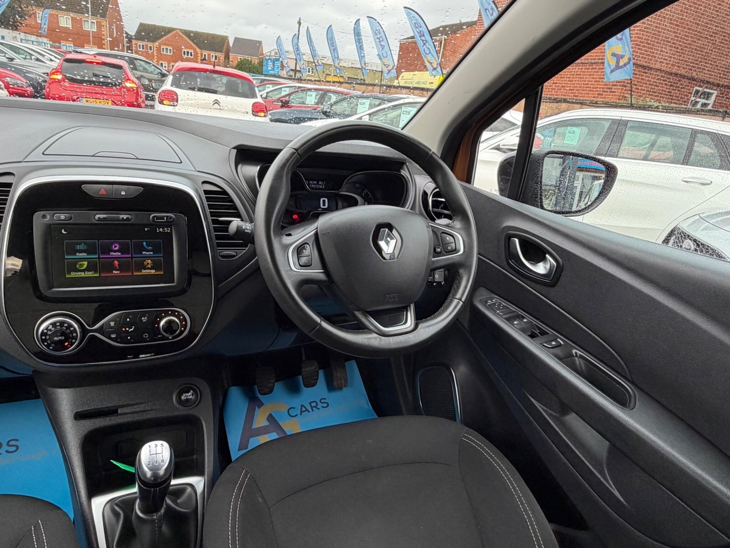 Used Renault Captur for sale - 77737843: Photo 32