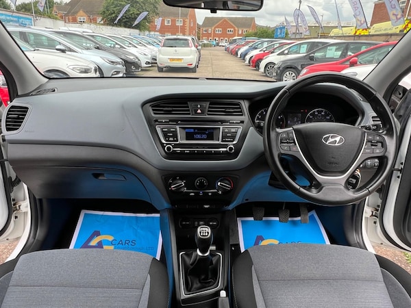 Used Hyundai i20 2015 for sale - 75311284: Photo 2