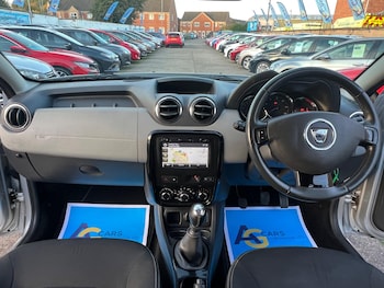 Used Dacia Duster 2015 for sale - 76239152: Photo 2