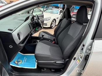 Used Toyota Yaris 2015 for sale - 78752900: Photo