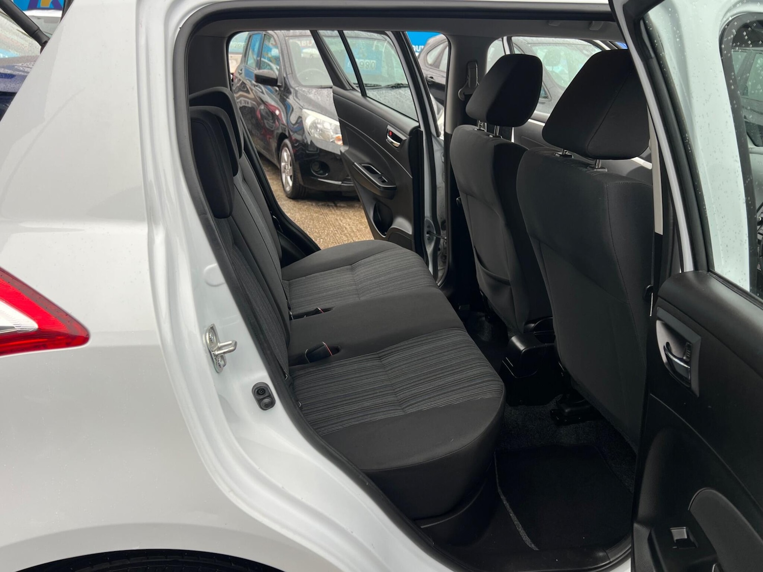 Used Suzuki Swift 2015 for sale - 76409050: Photo 31