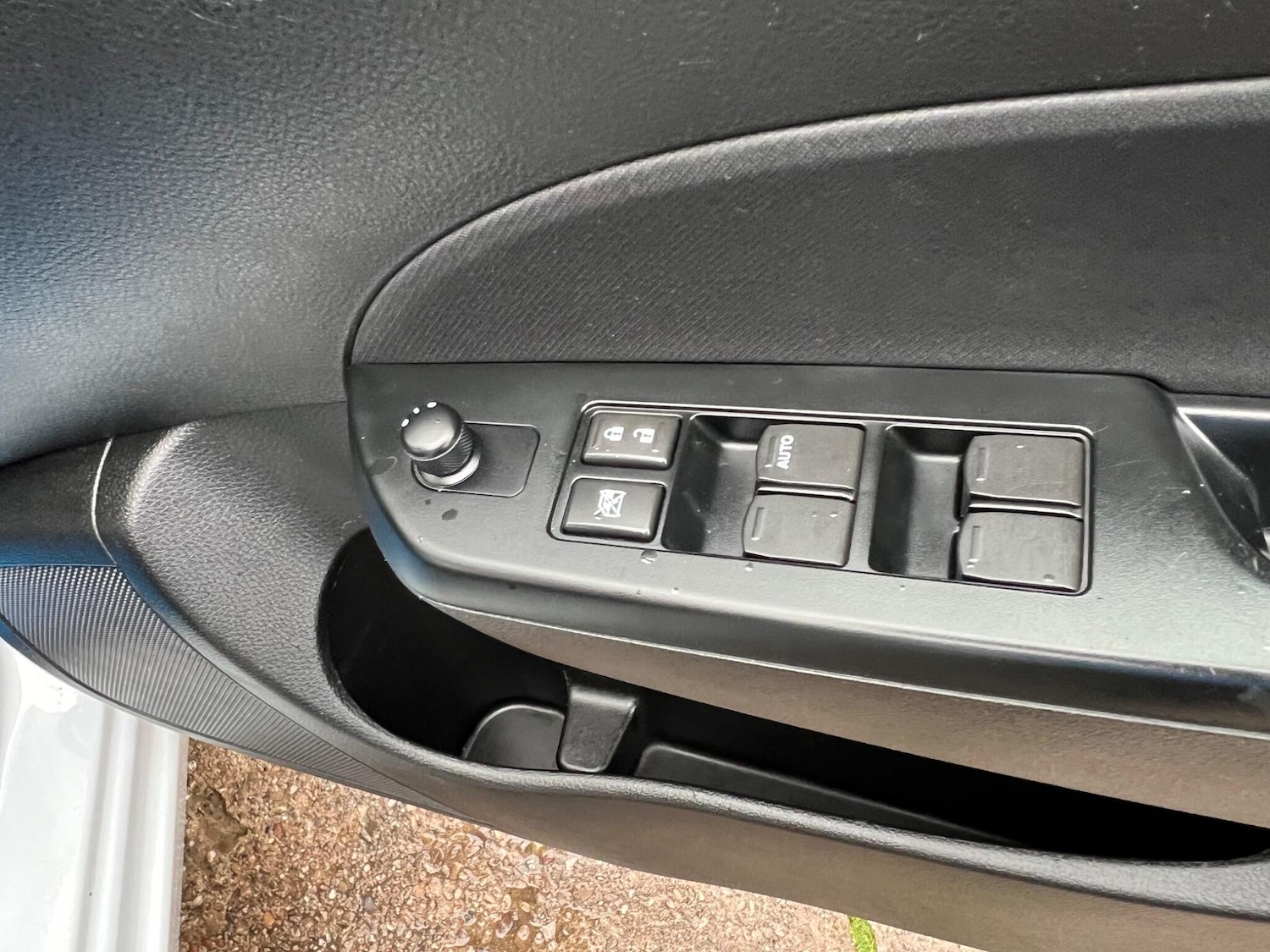 Used Suzuki Swift 2015 for sale - 76409050: Photo 35