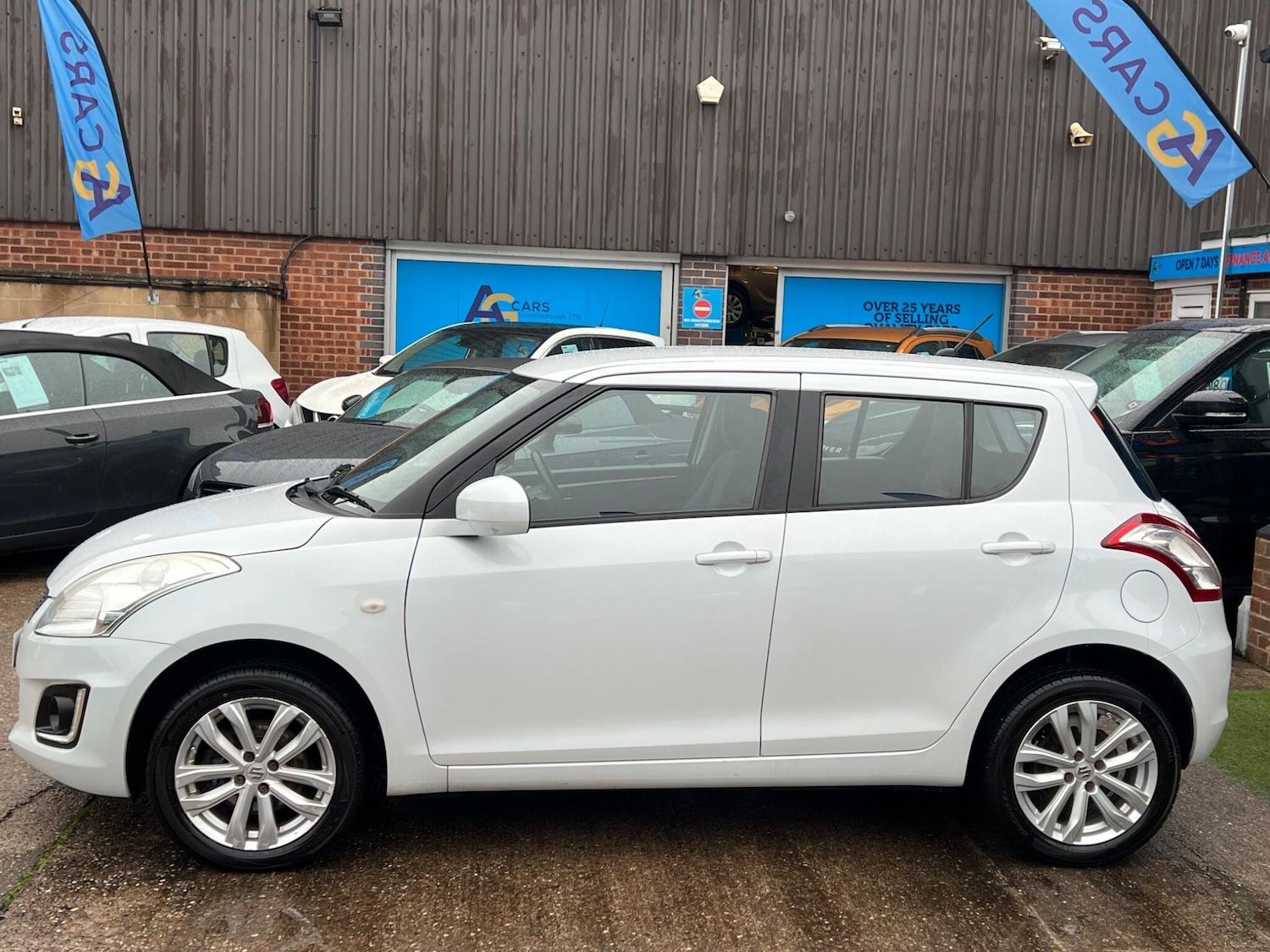 Used Suzuki Swift 2015 for sale - 76409050: Photo 47