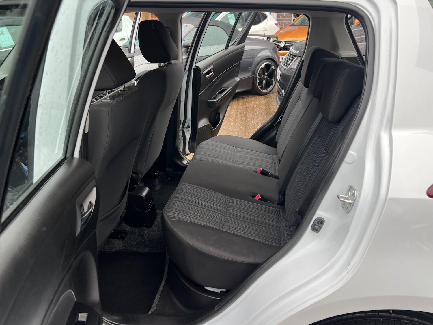 Used Suzuki Swift 2015 for sale - 76409050: Photo 5