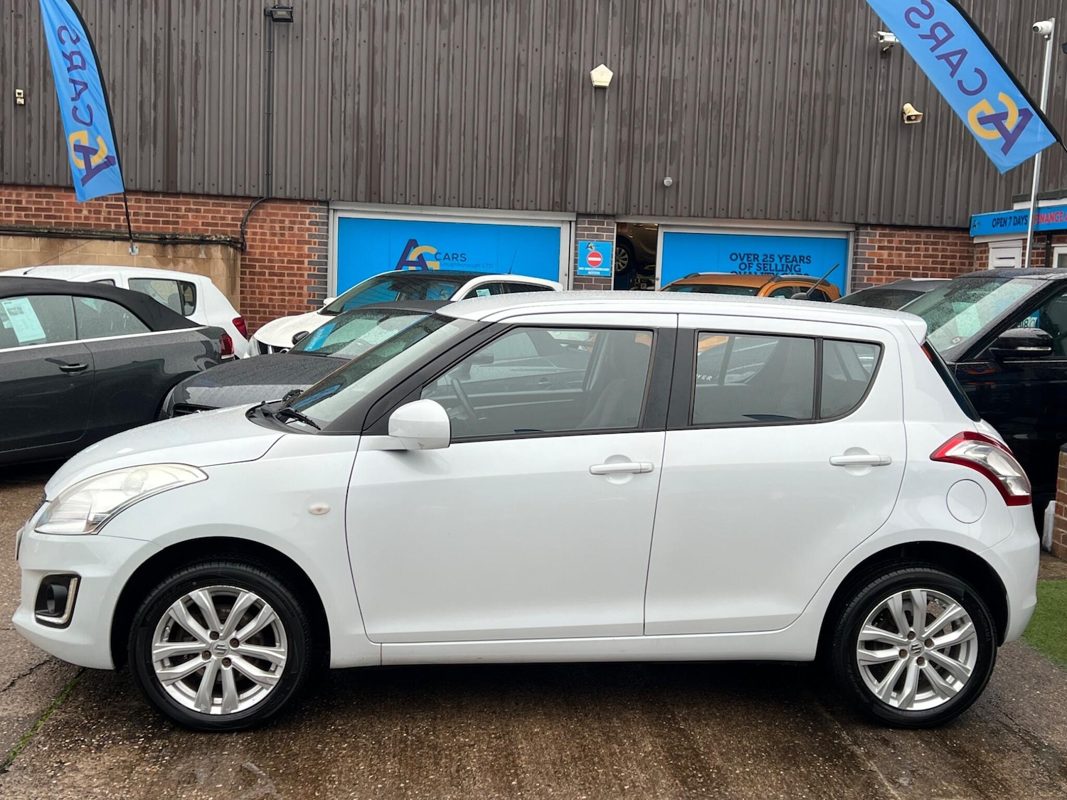 Used Suzuki Swift 2015 for sale - 76409050: Photo 9