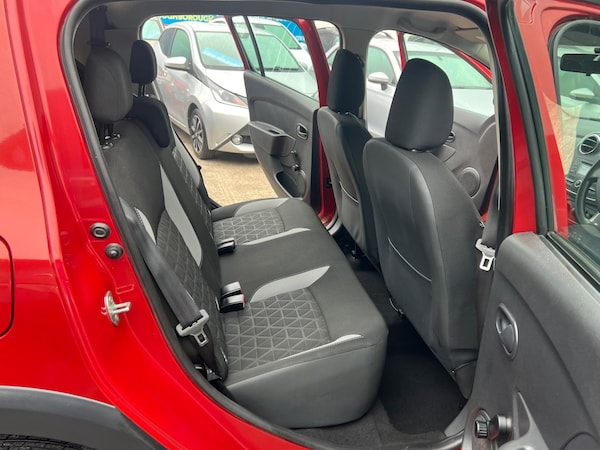 Used Dacia Sandero Stepway 2014 for sale - 76259352: Photo 29