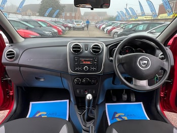 Used Dacia Sandero Stepway 2014 for sale - 76259352: Photo 2