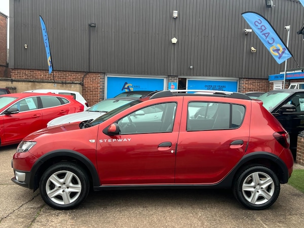 Used Dacia Sandero Stepway 2014 for sale - 76259352: Photo 9