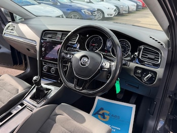 Used Volkswagen Golf 2017 for sale - 78783595: Photo