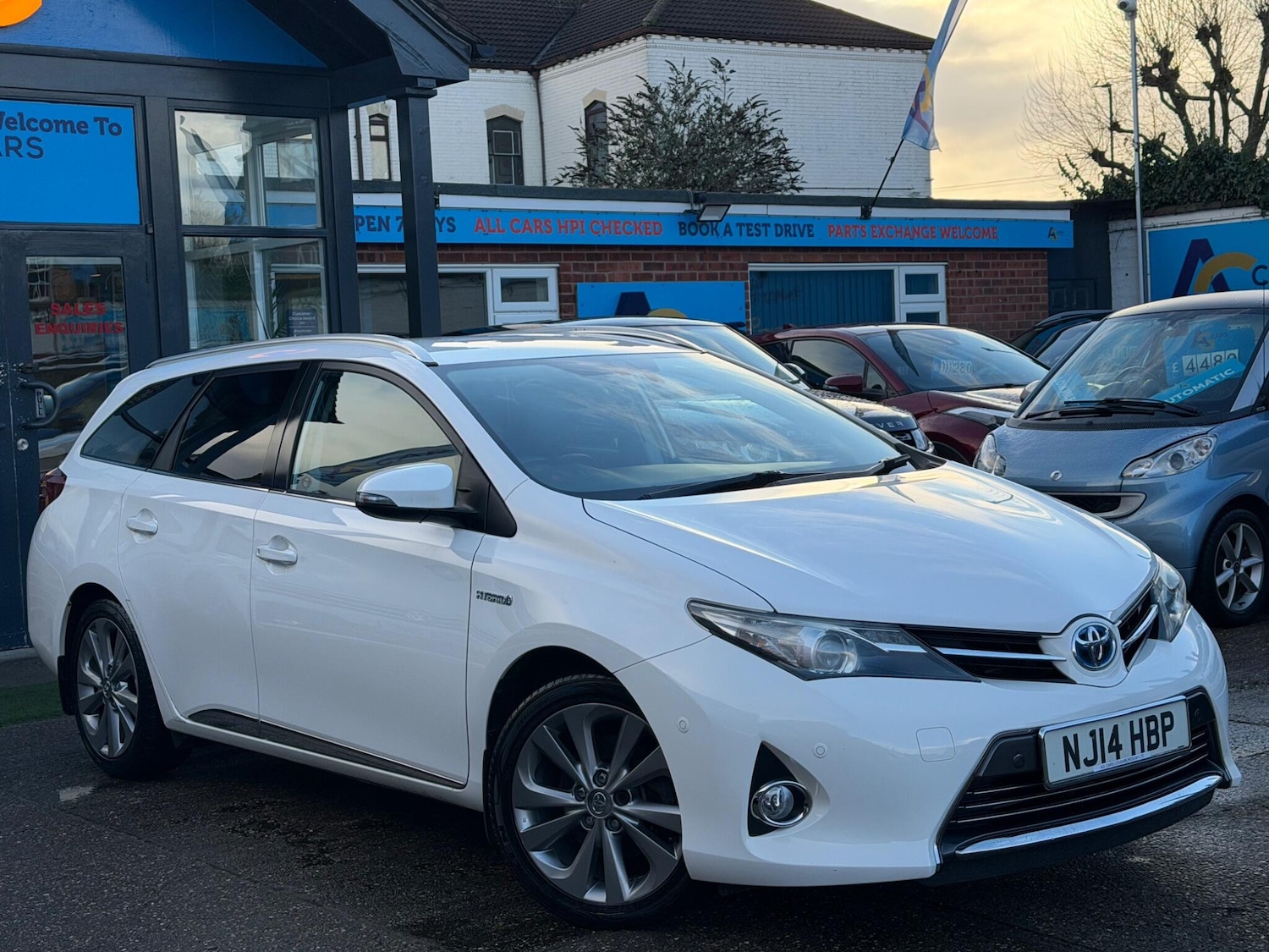 Used Toyota Auris 2014 for sale - 77511365: Photo 2