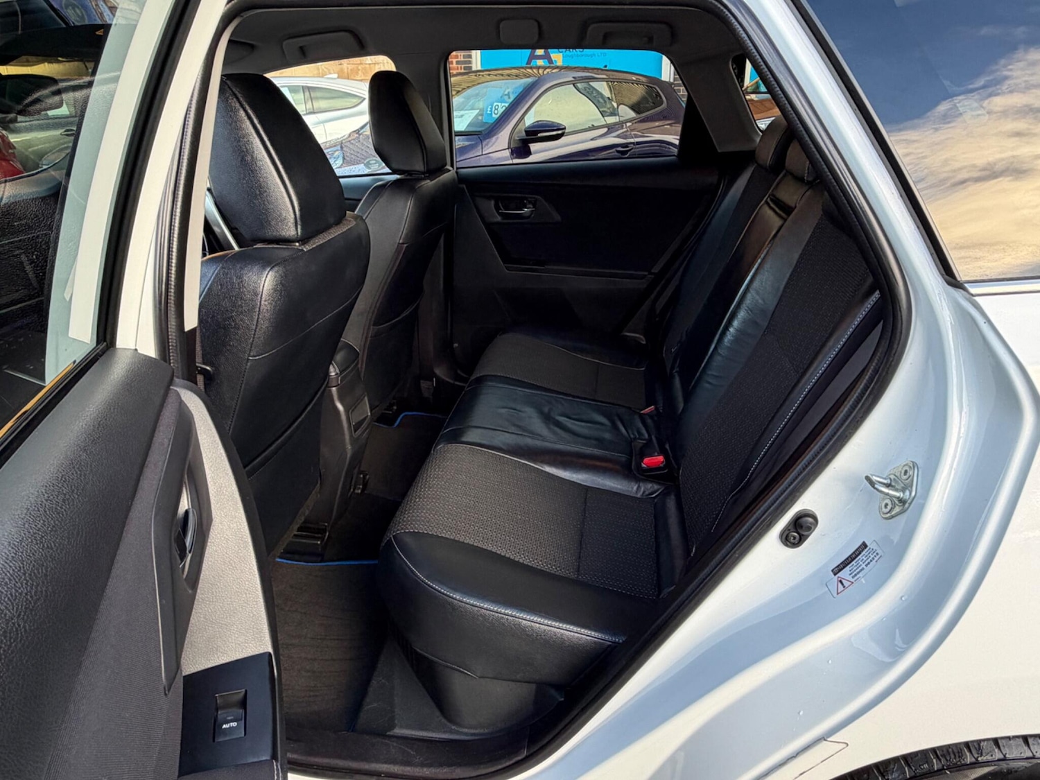 Used Toyota Auris 2014 for sale - 77511365: Photo 39