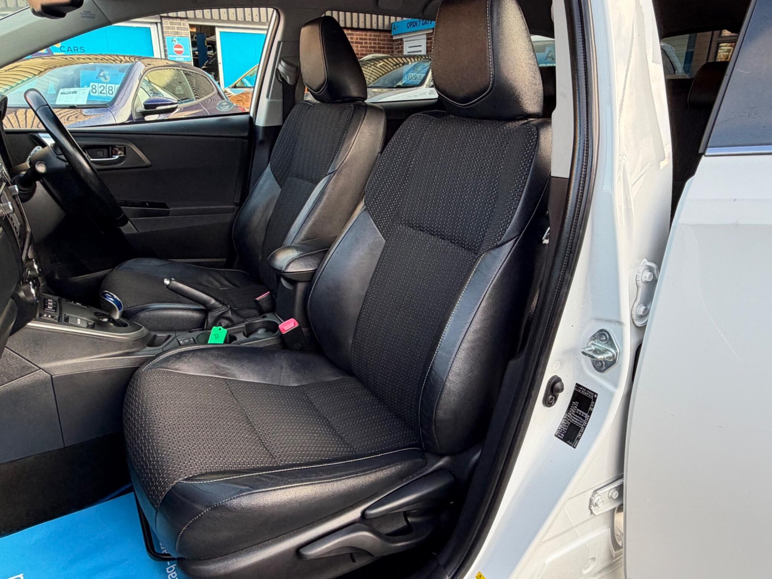 Used Toyota Auris 2014 for sale - 77511365: Photo 42