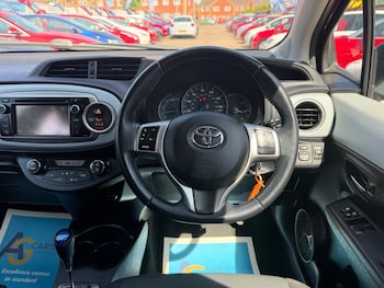 Used Toyota Yaris 2013 for sale - 79496155: Photo