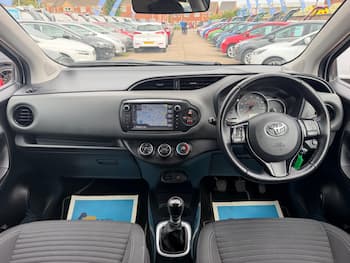 Used Toyota Yaris 2017 for sale - 79794354: Photo