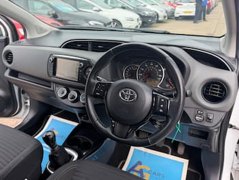 Used Toyota Yaris 2017 for sale - 79794354: Photo