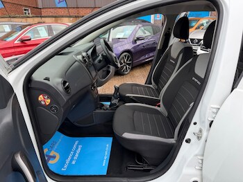 Used Dacia Sandero Stepway 2017 for sale - 77509814: Photo