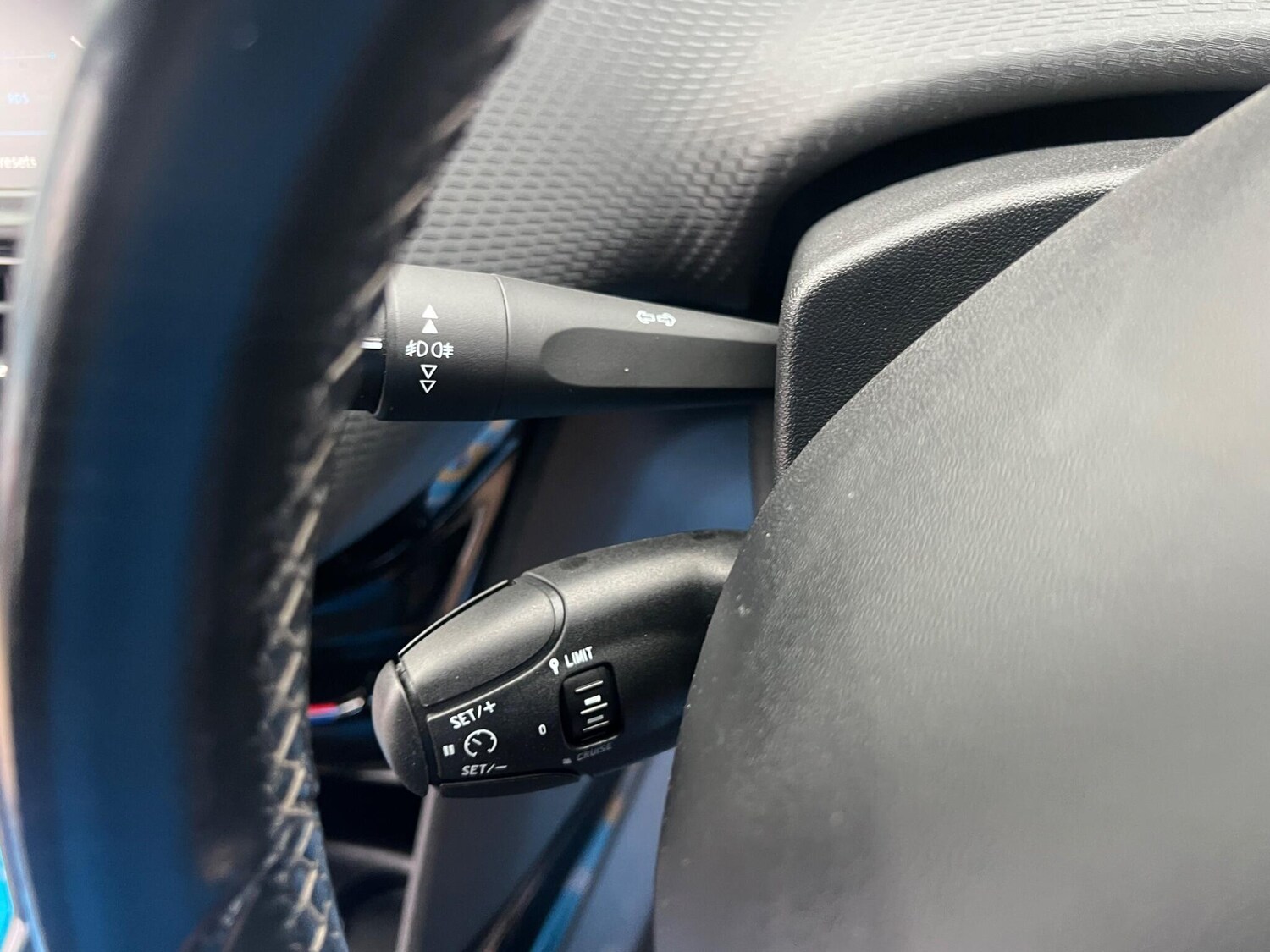 Used Peugeot 2008 2017 for sale - 76099237: Photo 28