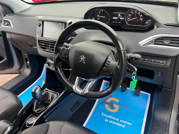 Used Peugeot 2008 2017 for sale - 76099237: Photo 3