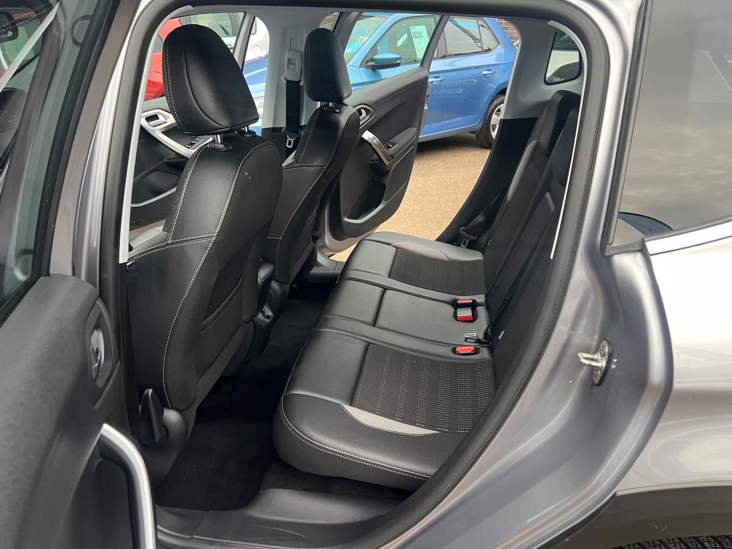 Used Peugeot 2008 2017 for sale - 76099237: Photo 5