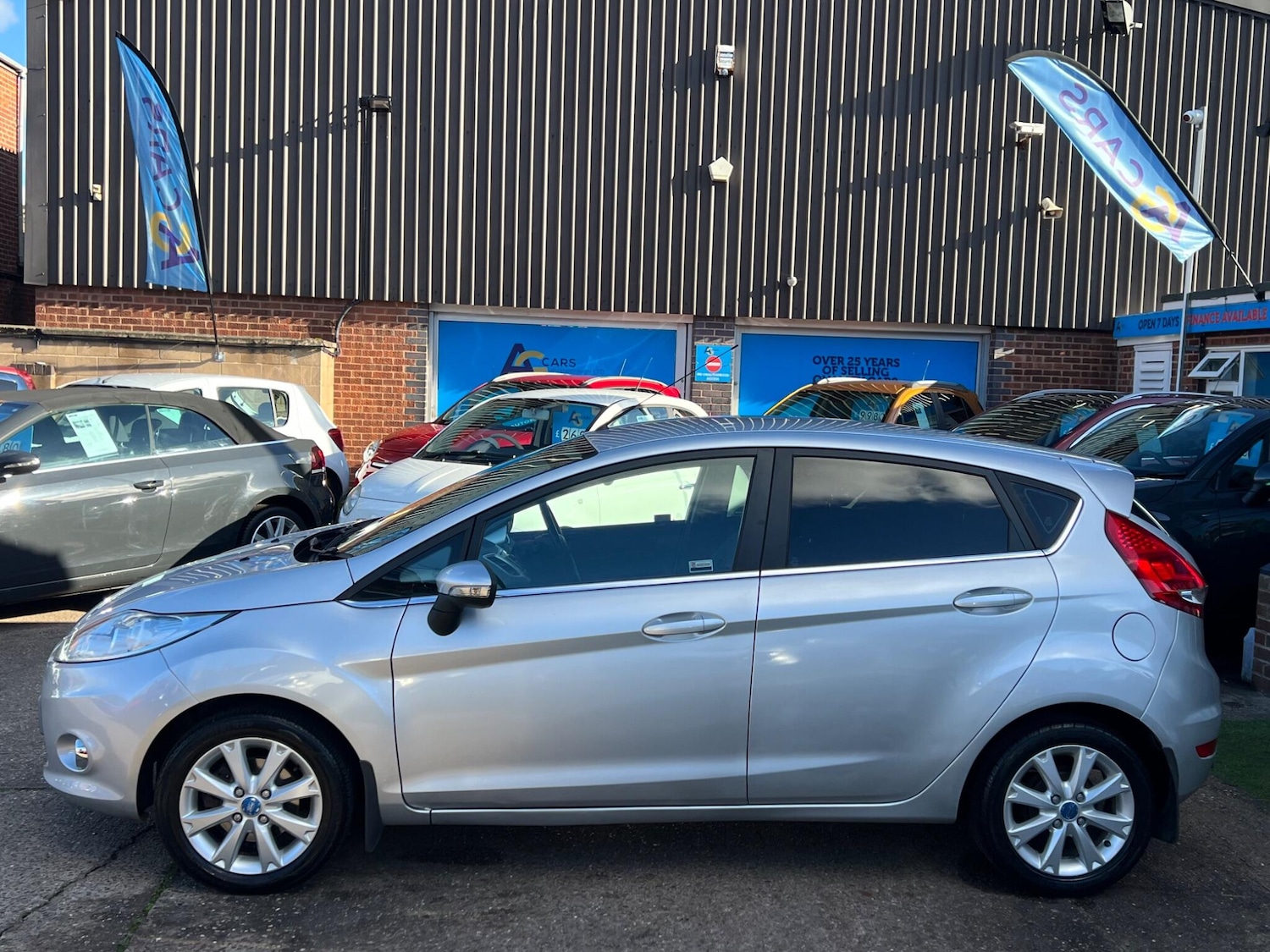 Used Ford Fiesta 2010 for sale - 76424835: Photo 9