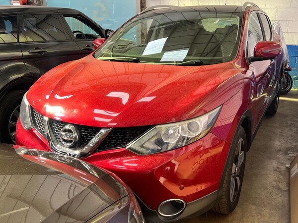 Used Nissan Qashqai 2017 for sale - 76060800: Photo 2