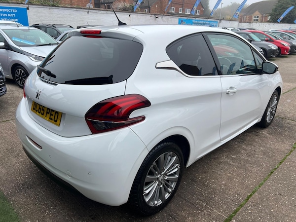 Used Peugeot 208 2015 for sale - 76259677: Photo 15