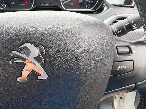 Used Peugeot 208 2015 for sale - 76259677: Photo 24