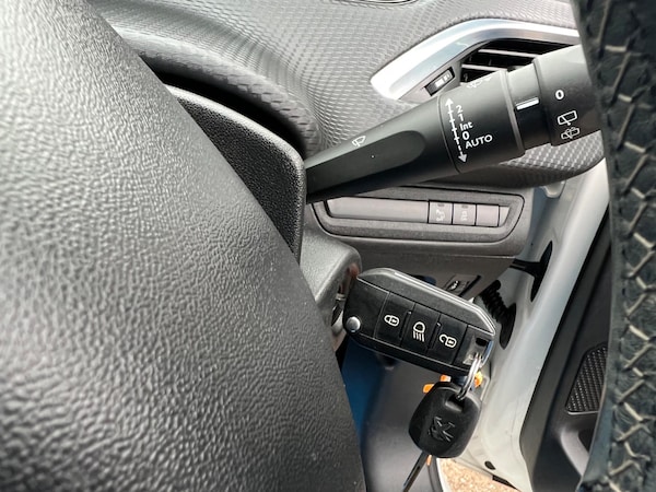 Used Peugeot 208 2015 for sale - 76259677: Photo 28
