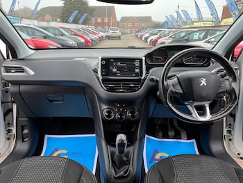 Used Peugeot 208 2015 for sale - 76259677: Photo 2