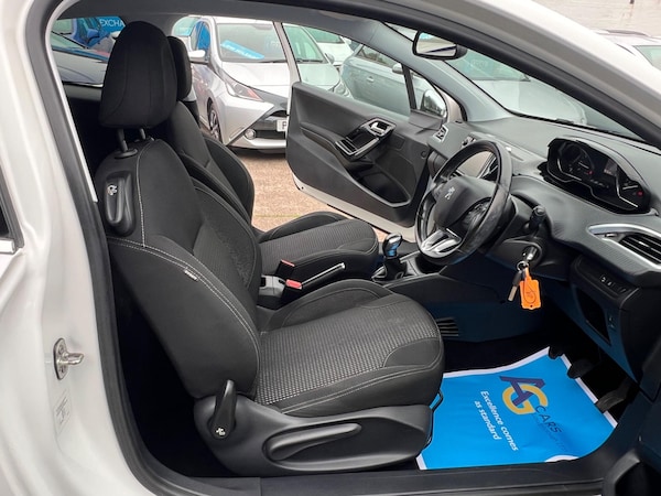Used Peugeot 208 2015 for sale - 76259677: Photo 32