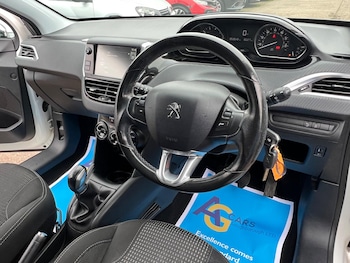 Used Peugeot 208 2015 for sale - 76259677: Photo 3