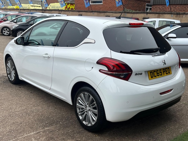Used Peugeot 208 2015 for sale - 76259677: Photo 40