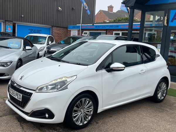 Used Peugeot 208 2015 for sale - 76259677: Photo 42
