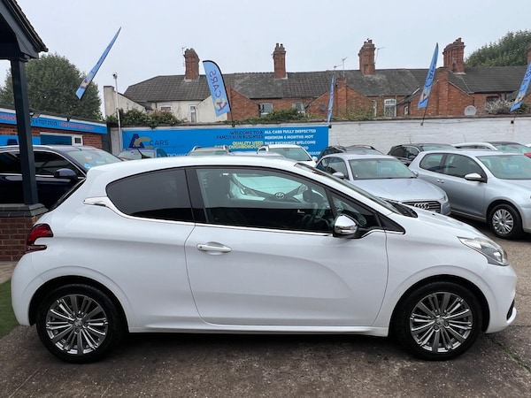Used Peugeot 208 2015 for sale - 76259677: Photo 43