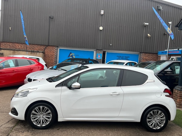 Used Peugeot 208 2015 for sale - 76259677: Photo 44