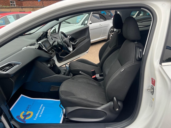 Used Peugeot 208 2015 for sale - 76259677: Photo 4